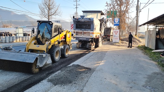 아스콘 공사 모습