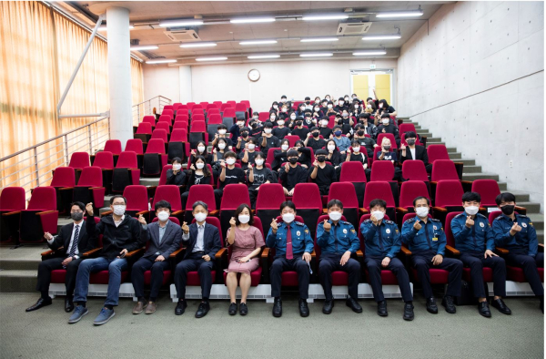 지난 12일 배재대 국제교류관에서 배재대 경찰법학과와 대전 서부경찰서 간 ‘폴리스 운영을 위한 업무 협약식 및 발대식’ 개최 단체사진