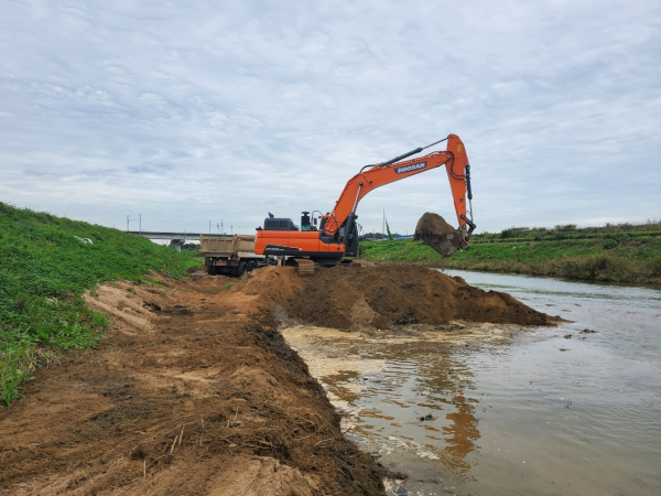 퇴적토 제거 작업