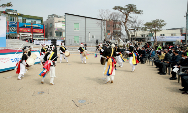 지난 3월 24일 중앙로 광장 조성 사업 준공식에서 열린 공연 모습.