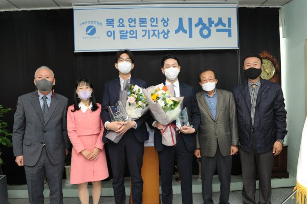 사진 왼쪽부터 박동일 사무총장 한성일 회장 방원기 기자 윤웅성 기자 이정두 회장 한평용 부회장