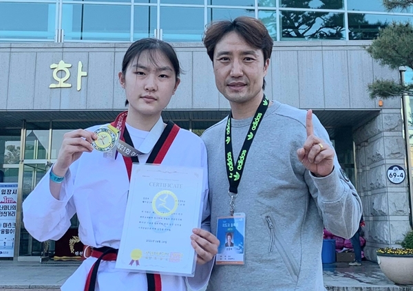 오정중 박소연 전국태권도대회‘금빛 발차기’(대전동부교육지원청) 사진1