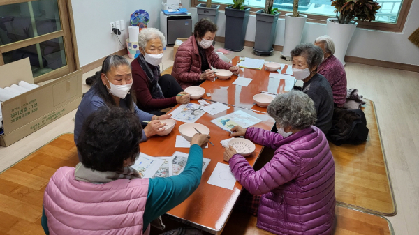 지난 경로당 프로그램 진행 모습