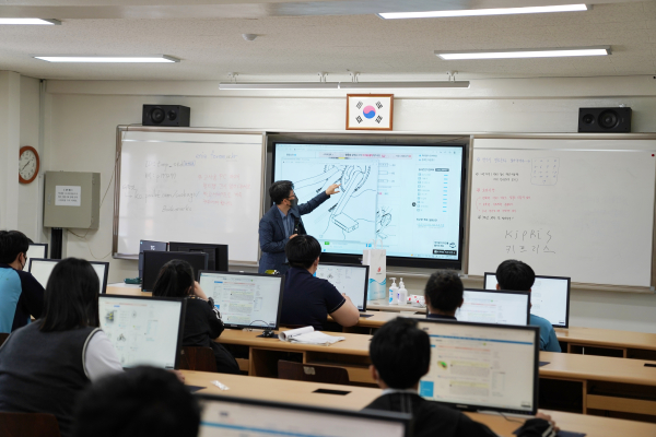 특허정보진흥센터 연계 교육기부 프로그램으로 특허 검색 실습 진행