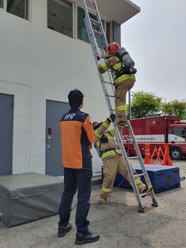 화재대응능력 평가 특별훈련 장면