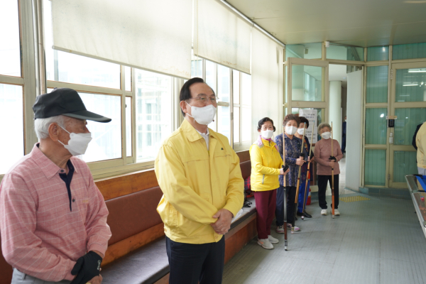 시설점검을 하는 박상돈 천안시장