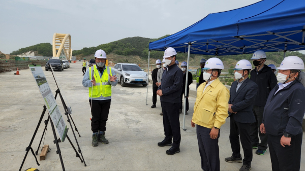 박무익 행복청장, 금빛노을교·외곽순환도로 공사 현장 점검