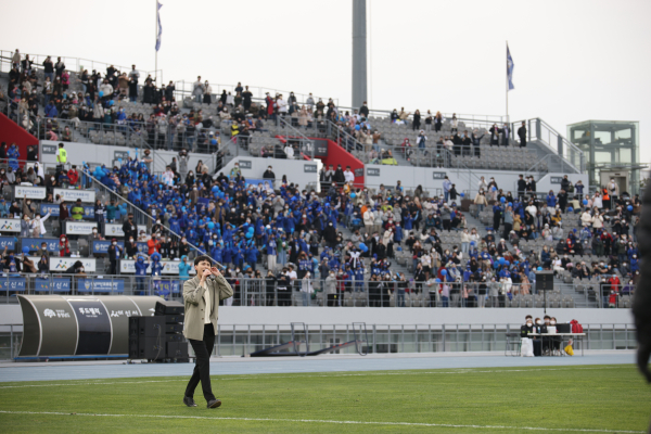 '축구 보고, 공연 보고' 공연 사진