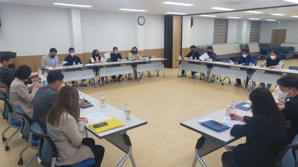 안전한 지역 먹거리 간담회 진행 장면