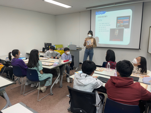 「학교-공공도서관 연계 프로그램」인 ‘도전 역사탐정단! 아산도서관의 숨겨진 보물찾기’수업 운영