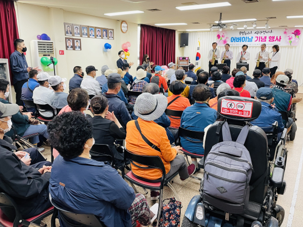 서산시장애인복지관, 어버이날 기념 공연 행사 모습