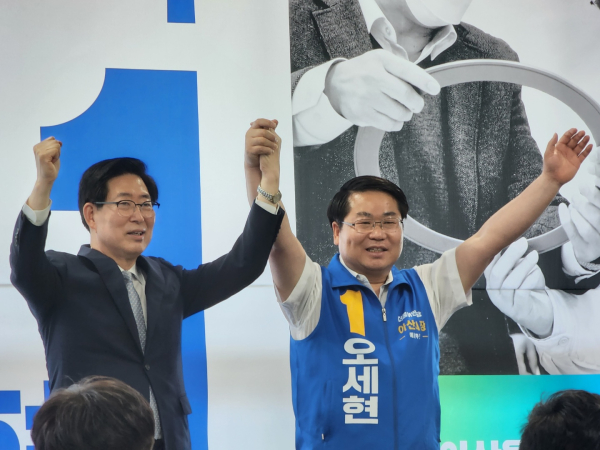 양승조 충남도지사 후보(좌)와 오세현 아산시장 후보(우)