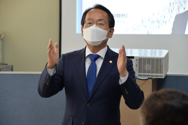 축사하는 강준현 세종시당 위원장