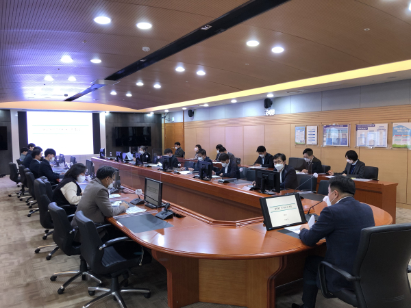 지난 4월 열린 재무구조 개선 TF회의