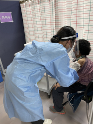 코로나19 4차 예방접종 현장 사진