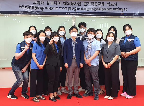 현지적응 입교식 후 기념촬영