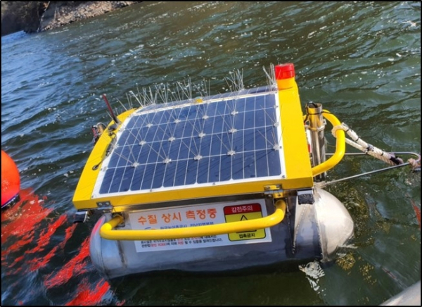 사진은 이설형 수질 자동측정장치
