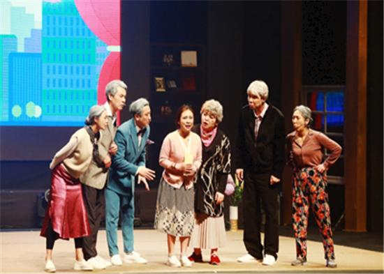 트로트 뮤지컬 ‘경로당 폰팅사건’ 공연 모습