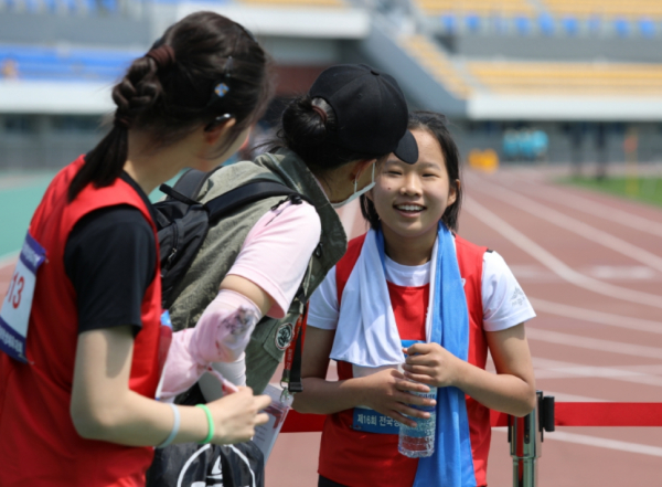 육상 완주 후 기뻐하는 모습(이신혜 선수)
