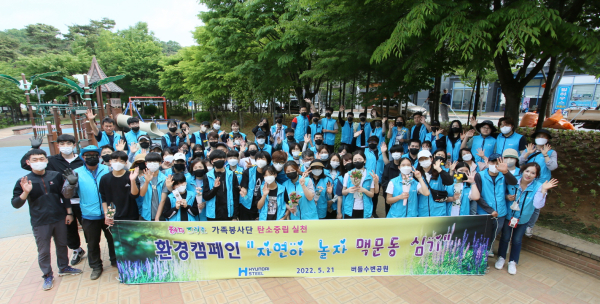 가족과 함께 화초 심기