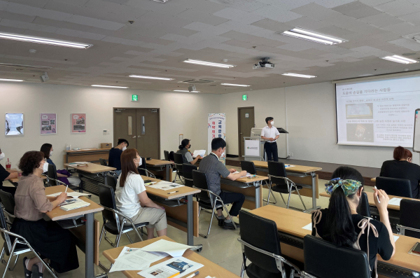 지난 24일 신용회복위원회의 취약위기 가족 대상 ‘금융·경제교육’을 진행하고 있다.