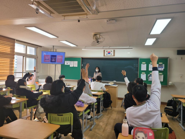 지난 자유학년제 연계 사서와 함께하는 직업체험 진행 모습