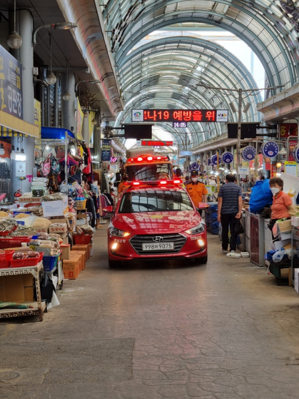 길 터주기 훈련 장면