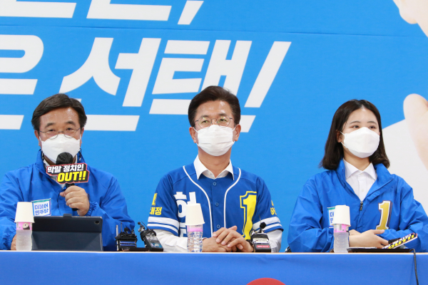 (좌측부터) 더불어민주당 윤호중 공동상임선대위원장, 허태정 대전시장 후보, 박지현 공동상임선대위원장.