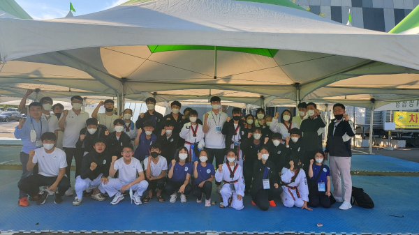 세종시 태권도 선수단 기념촬영 모습