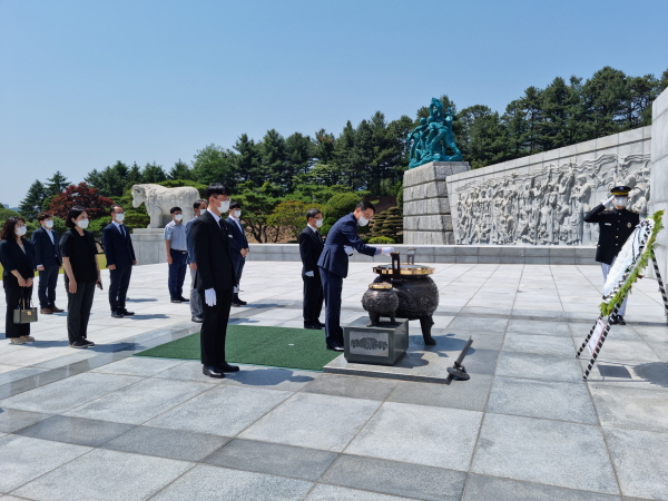 대전세종지역본부, 호국보훈의 달 맞아 국립대전현충원 참배