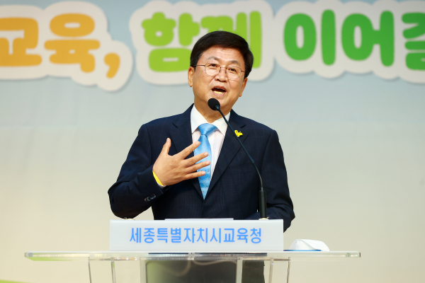 당선 후 첫 월례회의를 진행하고 있는 최교진 교육감