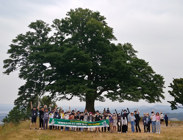 성흥산성(사적 제3호) 사랑나무(천연기념물) 단체사진