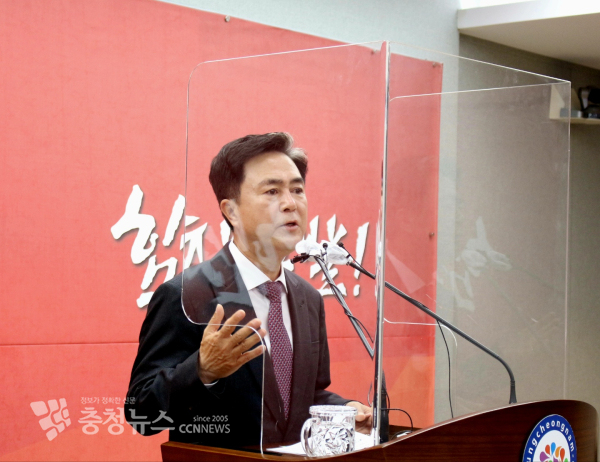 김태흠 당선인이 9일 충남도청 프레스센터에서 기자회견을 하고 있다/이성엽 기자