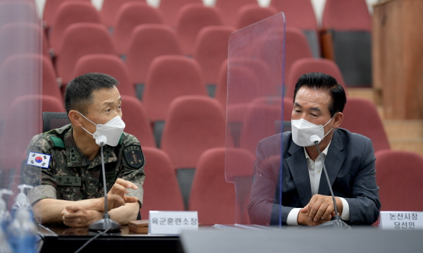 백성현 논산시장 당선인이 15일 박원호 육군훈련소장을 찾아 영외면회제 재개를 적극 요청했다.