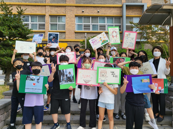​등굣길 학교폭력 예방 캠페인 실시 모습​