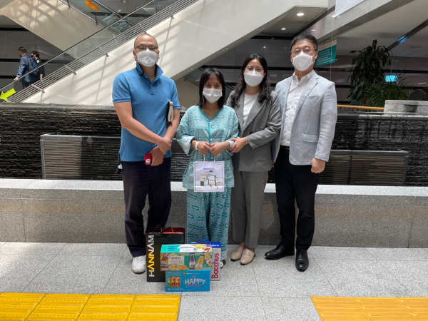 루푸스 발병, 유학생회 모금운동 · 병원측 치료비 감면