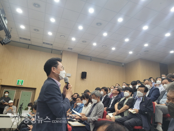 질의 응답 모습