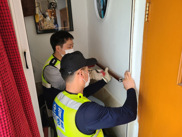 안전손잡이 설치 사진