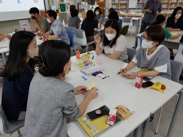 학교로 찾아가는 워크숍 진행 모습