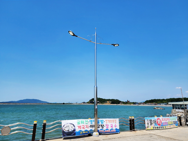 간월도항 선착장에 설치된 LED 가로등