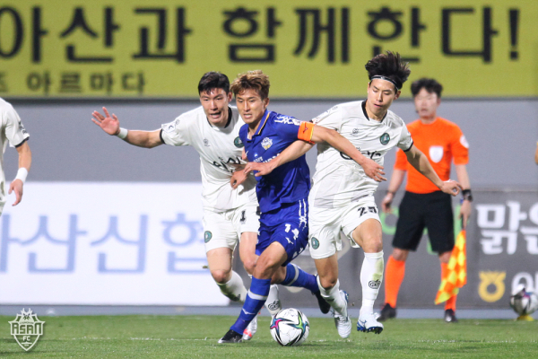 충남아산프로축구단 경기 모습