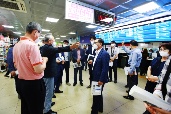 지난 24일 조속한 시정 현안해결을 위한 부서 보충보고와 현장방문 실시