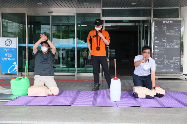 심폐소생술 훈련 진행장면