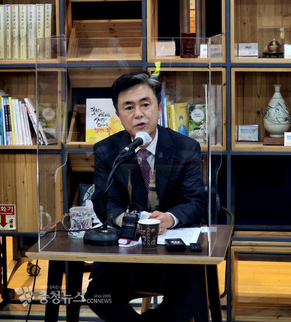 김태흠 충남도지사 당선인이 13일 도청 프레스센터에서 기자간담회를 하고 있다./이성엽 기자