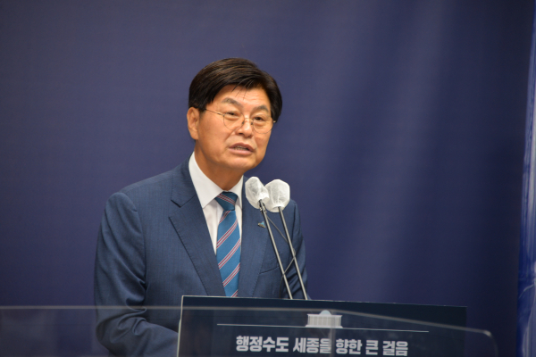 브리핑 하는 이춘희 세종시장