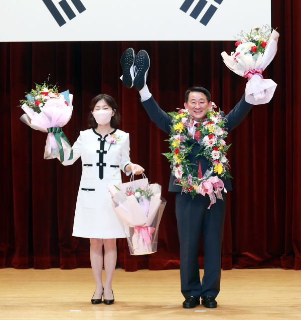 서철모 서구청장 취임식 장면