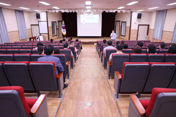 전직원 대상 폭력예방교육 진행장면/아산교육지원청 제공