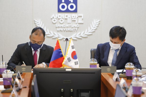 몽골 국립과학기술대학교와 국제교류협약 체결 협약시 서명 모습