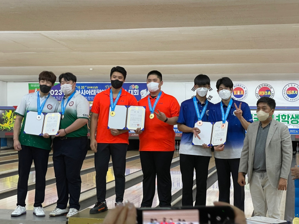 2인조 3위(오른쪽 1번째 이용욱, 2번째 안영훈)