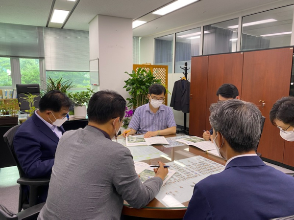 기재부 임기근 예산총괄 심의관과 면담 중인 김기웅 군수